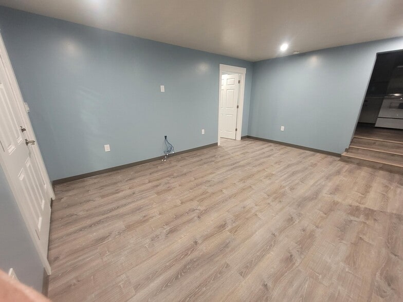 Building Photo - 168 E 70 S
