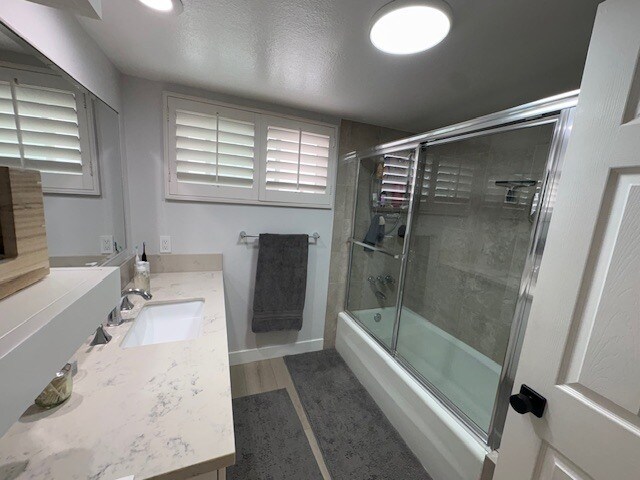 Building Photo - 2700 Bayside Dr