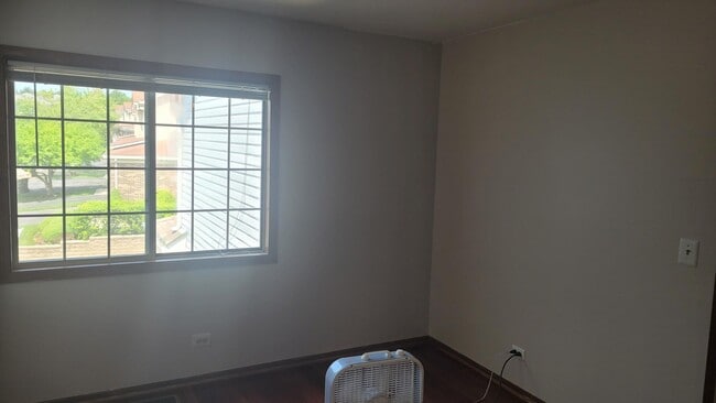 Building Photo - 1266 S Parkside Dr