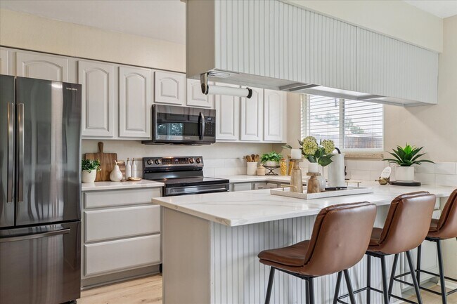 Building Photo - 1872 N Robb St