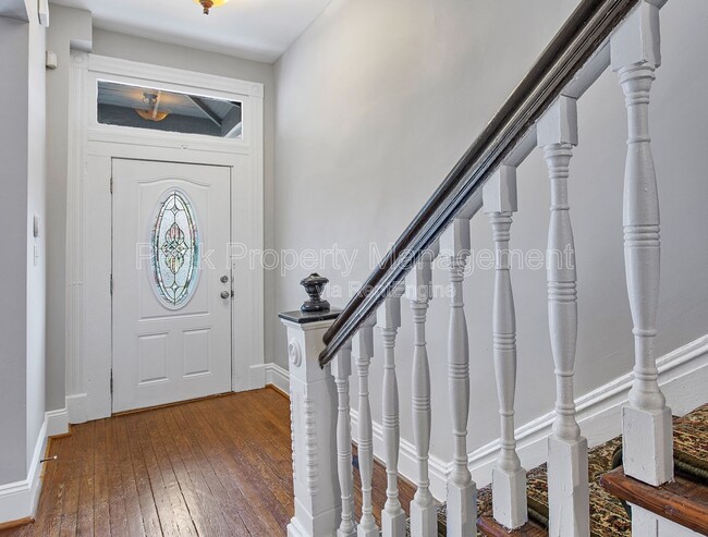 Building Photo - 2122 E Marshall St