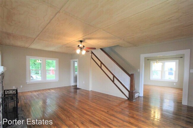 Building Photo - 3 br, 1 bath House - 615 N. First St.