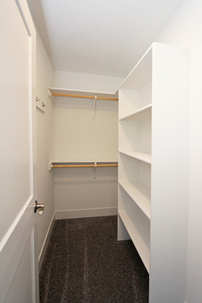 Building Photo - 841 W Burnham St