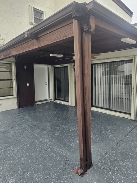 Building Photo - 9732 NW 4th Ln