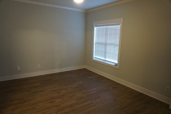 Building Photo - 2BR/2BA Condo in Trolley Path - $1,650/month Pet Friendly*