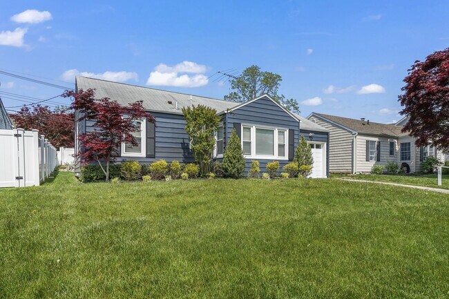 Building Photo - 1619 Riverview Terrace