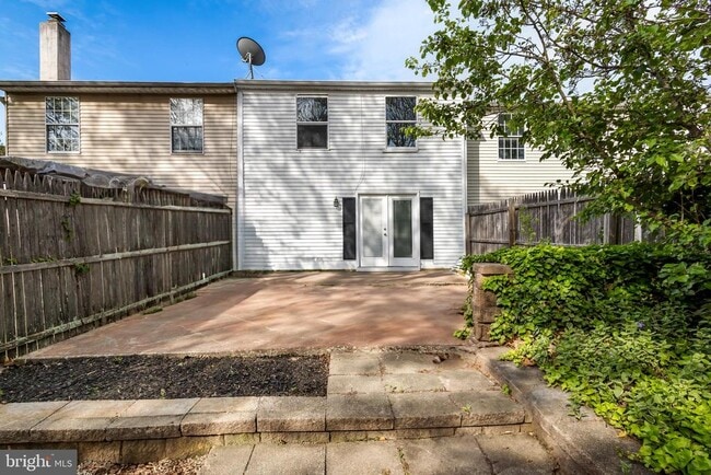 Building Photo - 8 Victoria Manor Ct