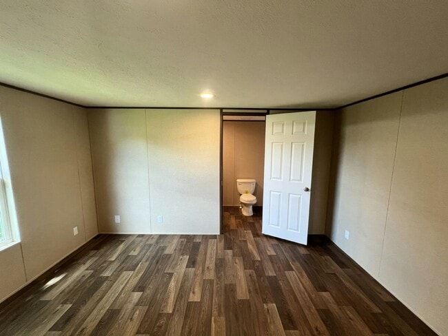 Building Photo - 31 Tower Manor Cir W