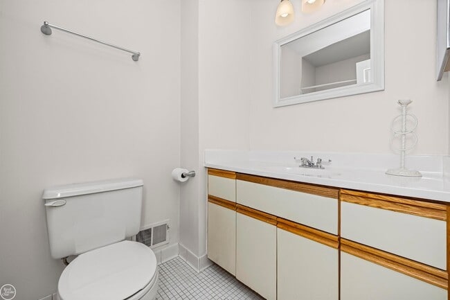 Building Photo - 24597 N Meadow Dr