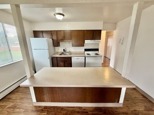Building Photo - 1st & 2nd Floor, 1ST MONTH 1/2 OFF SPECIAL...