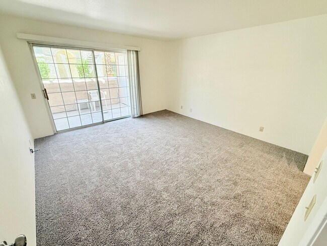 Building Photo - Freshly Updated 2-Bedroom Condo In The Mes...