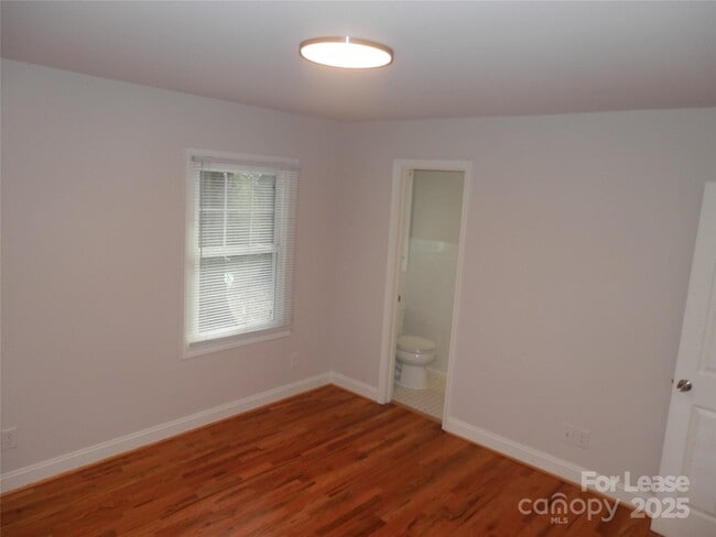 Building Photo - 1332 Edgewater Dr