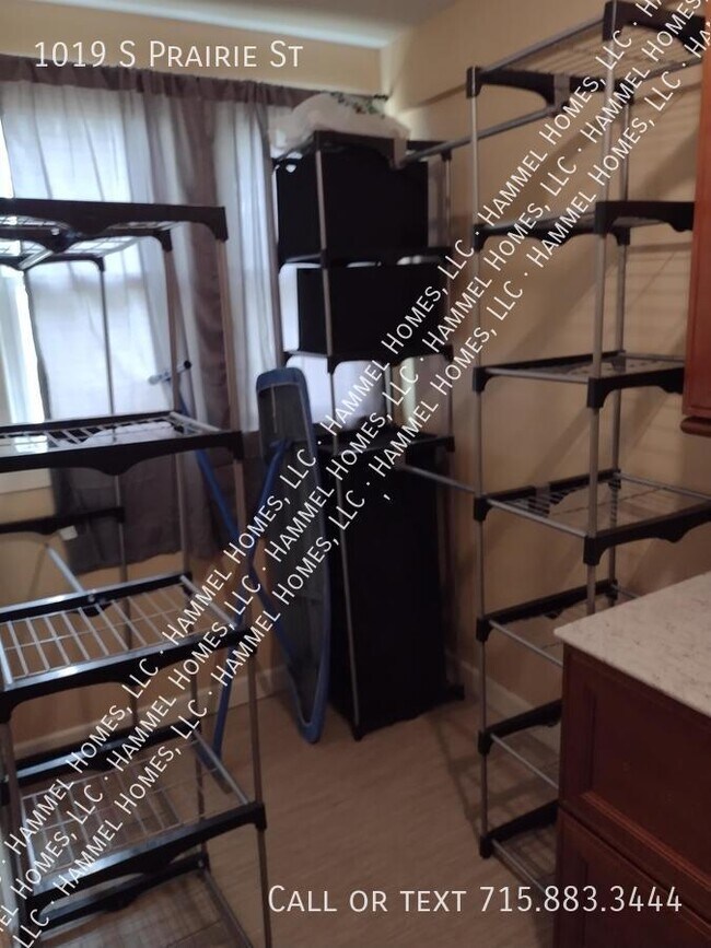 Building Photo - 1019 S Prairie St