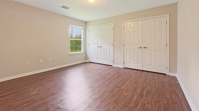 Building Photo - 7406 Blue Jay Dr
