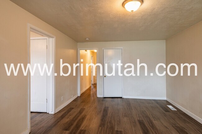 Building Photo - 224 W 400 N