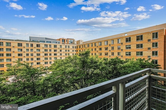 Building Photo - 475 K St NW