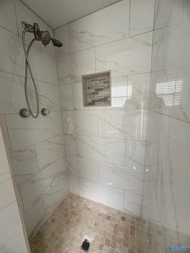 Building Photo - 9904 Willow Cove Rd SE