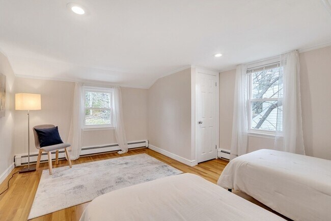 Building Photo - 24 Ledgelawn Ave