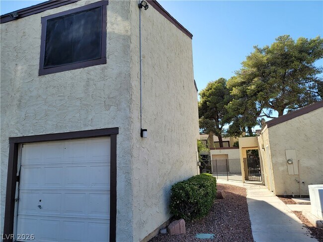 Building Photo - 5049 Spencer St