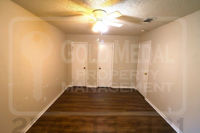 Building Photo - 1706 Cole St
