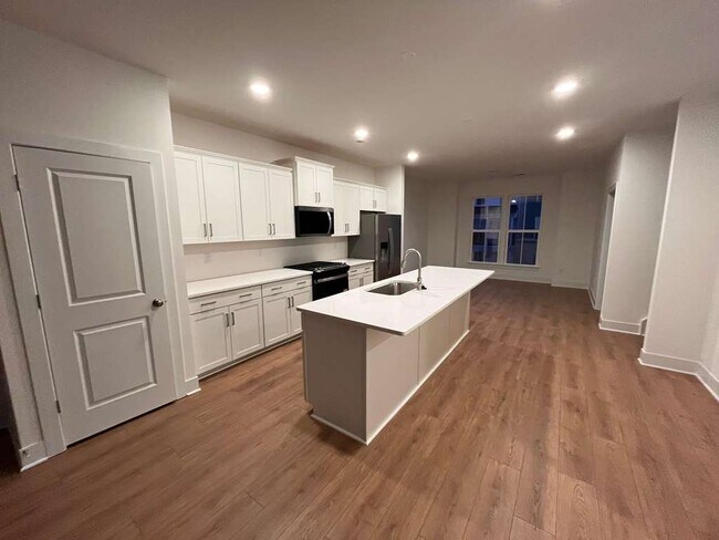 Building Photo - 15345 Sunray Aly