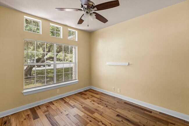 Building Photo - 610 Palo Alto Ln