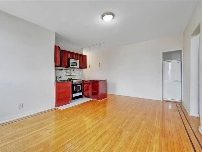 Building Photo - 460 Ovington Ave