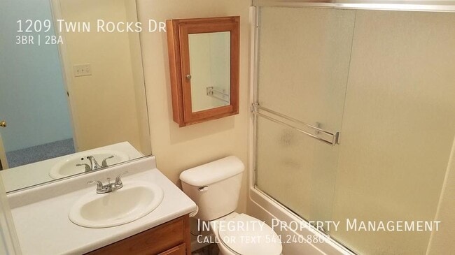 Building Photo - 1209 Twin Rocks Dr