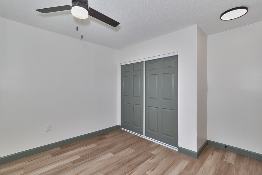 Building Photo - 510 91st Ave N