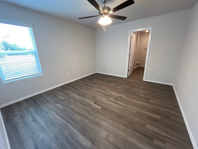 Building Photo - 1701 Breckenridge St