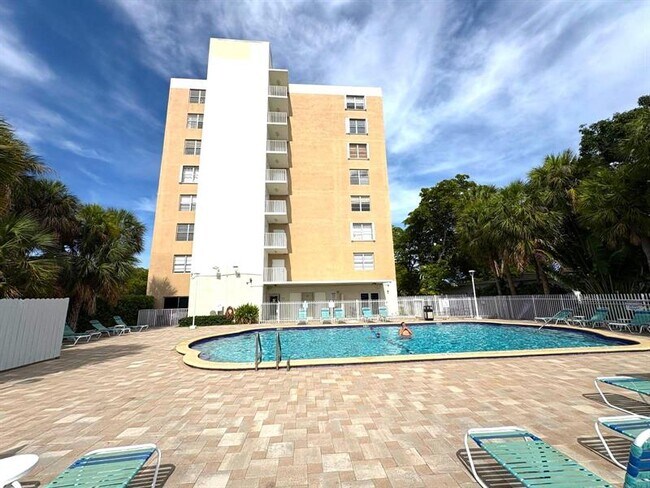 Building Photo - 1455 N Treasure Dr