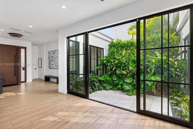 Building Photo - 895 NE 76th St