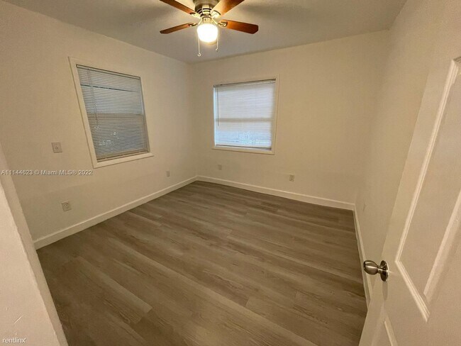 Building Photo - 3 br, 1 bath House - 351 NE 77th St