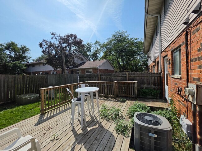 Building Photo - 5044 Brighton Ln
