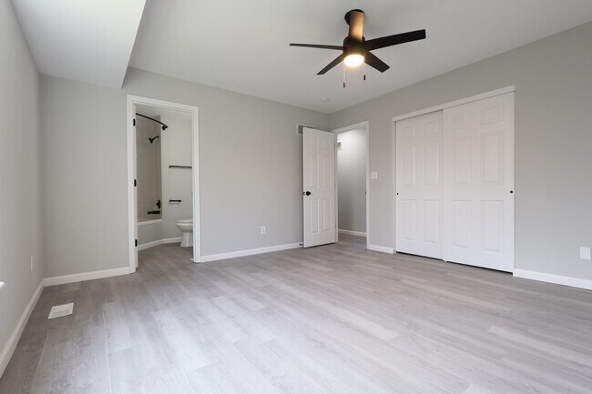 Building Photo - Beautiful 3 Bed 2.5 Bath w/2 Car Oversized Garage