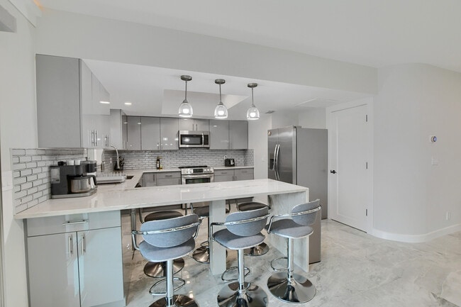 Building Photo - 414 Lindell Blvd