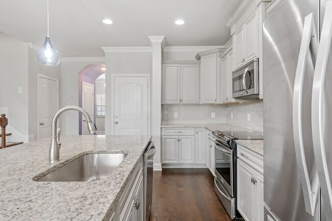 Building Photo - 1444 Channing Dr