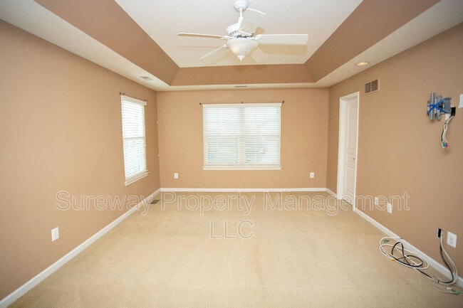 Building Photo - 42 Tudor Ct