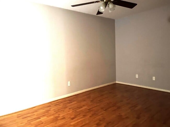 Building Photo - 18311 Beaverdell Dr