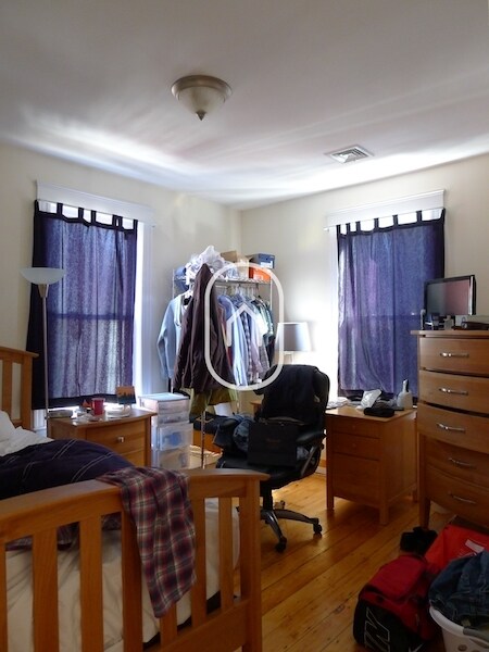 Building Photo - 12 Hillside St