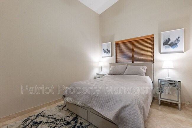 Building Photo - 9910 E Sutton Dr