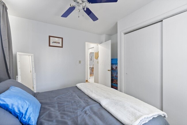 Building Photo - 422 E Whittier St