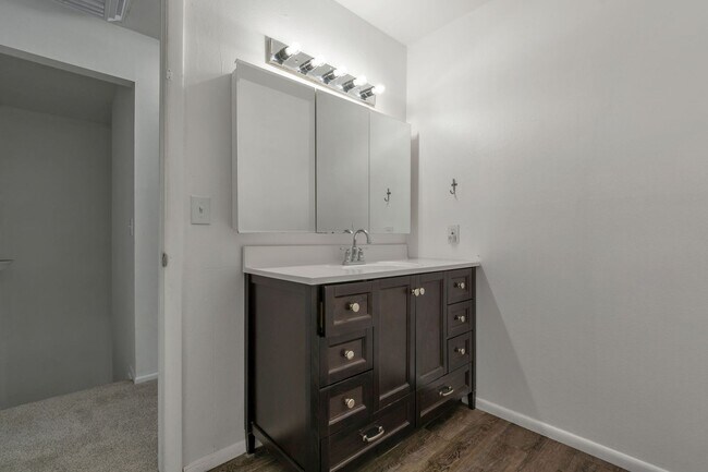 Building Photo - NEW CARPET - 3 Bed, 2 Bath Midvale Duplex with Garage