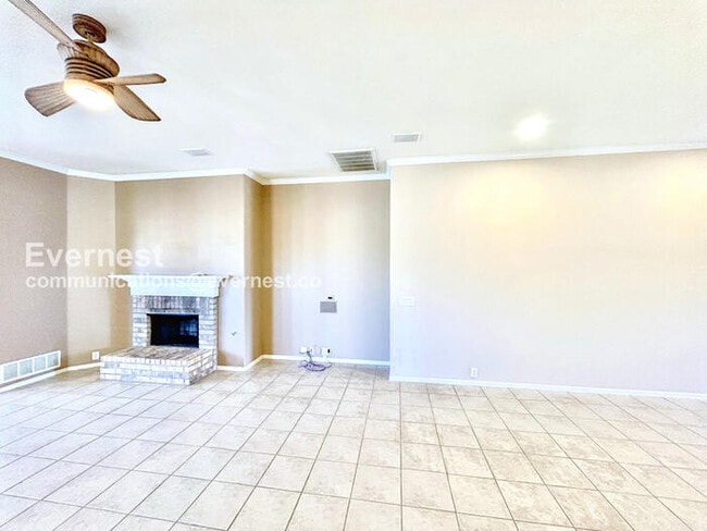 Building Photo - 2840 S Serrano