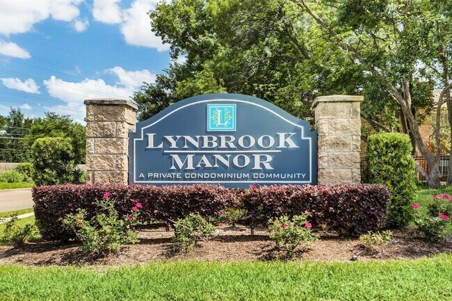 Building Photo - 11201 Lynbrook Dr