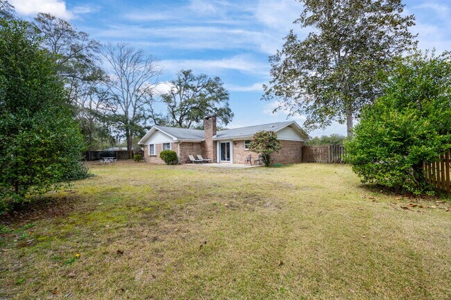 Building Photo - 510 Sioux Cir