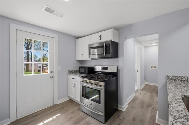 Building Photo - 2040 Penelope St NW