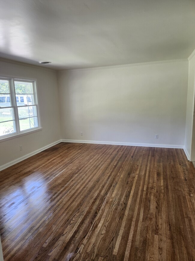 Building Photo - 2142 Tullis Dr
