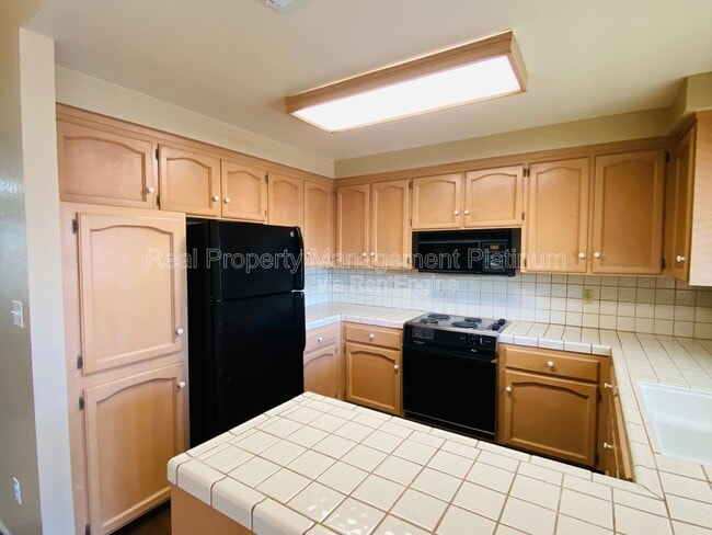 Building Photo - 8153 N Cedar Ave