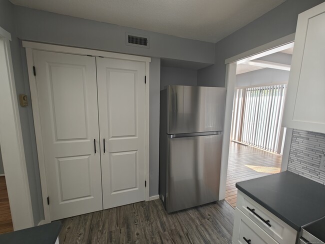 Building Photo - 351 Heritage Vlg